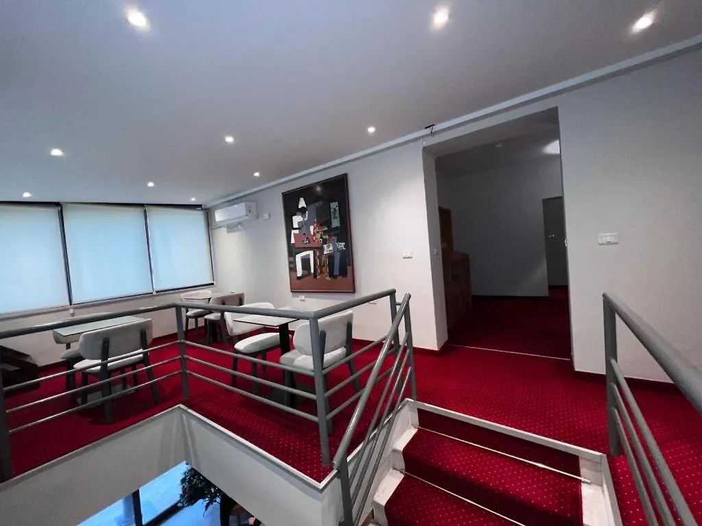טיראנה Hotel Eder 3*,