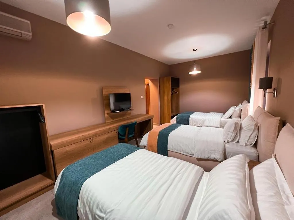 טיראנה Hotel Eder